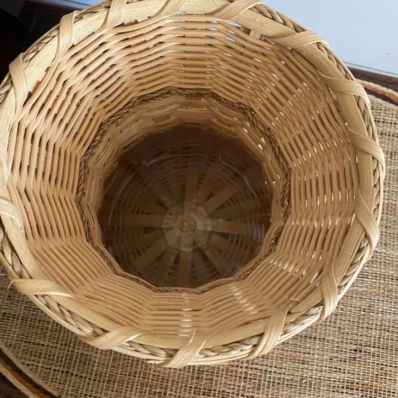 Wicker Flower Pot w/ Plastic Liner - Picture 2 of 6